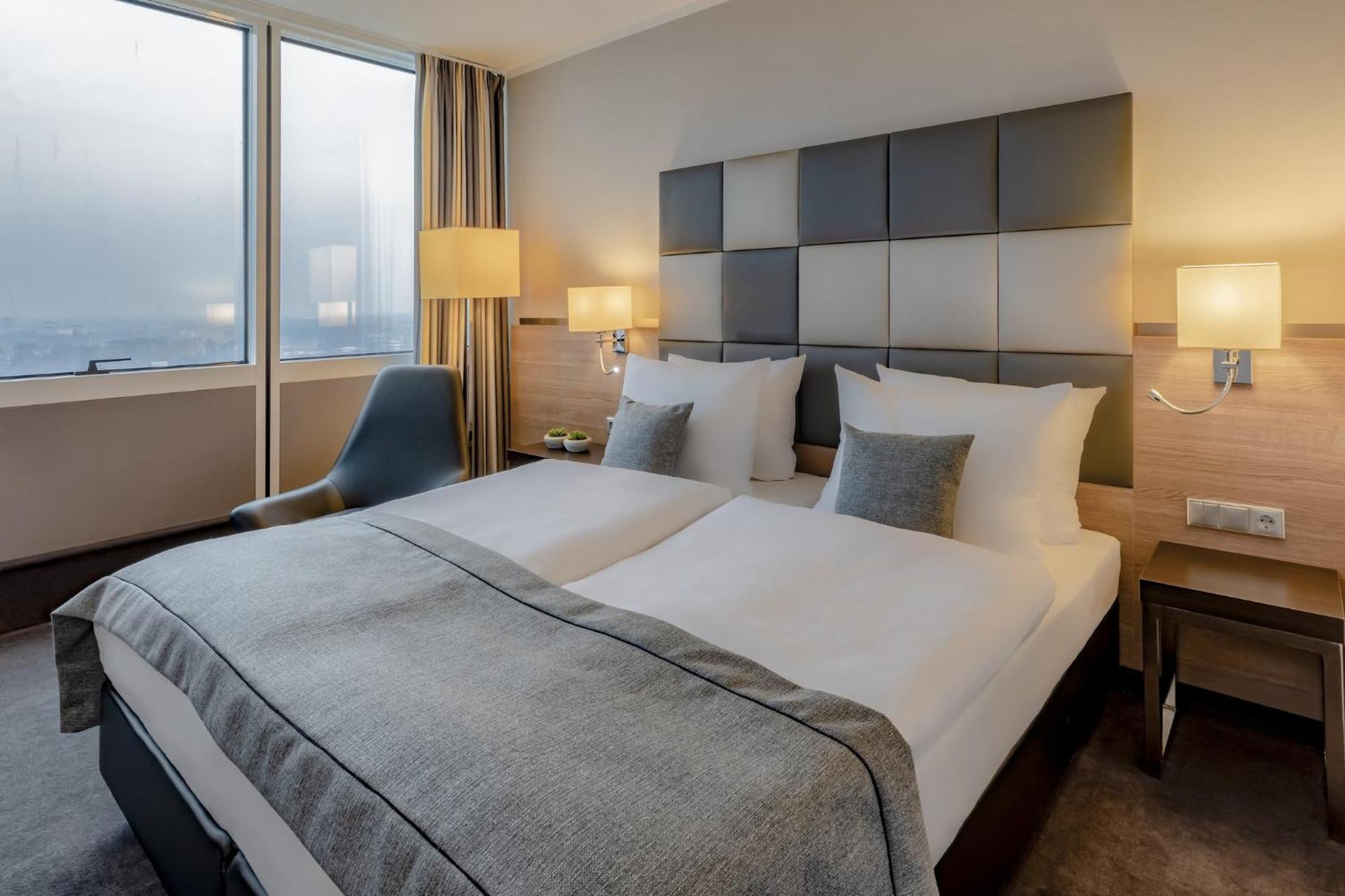 Standard Queen Room Accessible